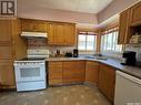 317 7Th Avenue W, Biggar, SK  - Indoor Photo Showing Kitchen With Double Sink 