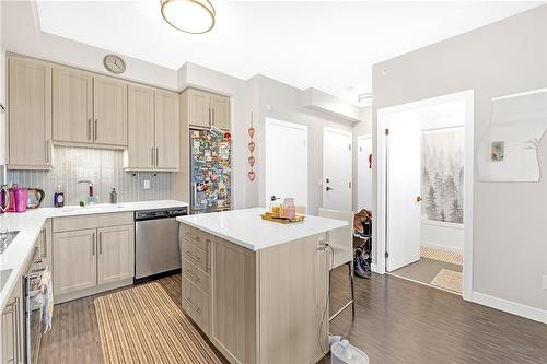 2093 Fairview Street|Unit #408, Burlington, ON - Indoor Photo Showing Kitchen With Upgraded Kitchen