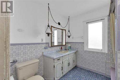 1114 Mercer, Windsor, ON - Indoor Photo Showing Bathroom