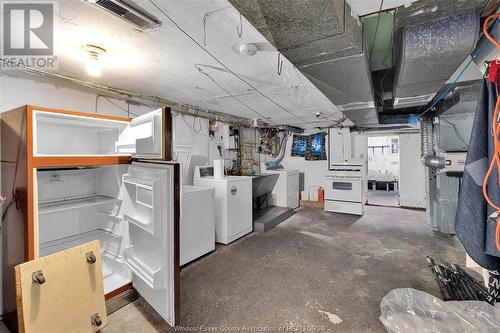 1114 Mercer, Windsor, ON - Indoor Photo Showing Laundry Room