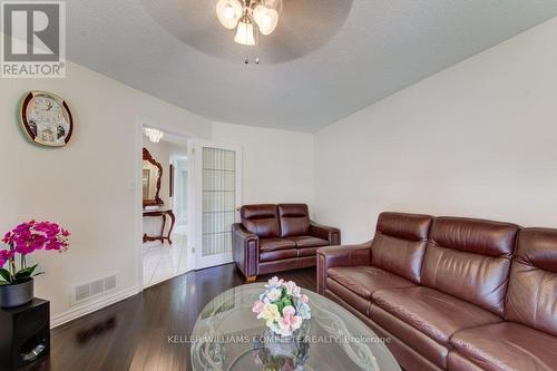 75 Riviera Ridge, Hamilton, ON - Indoor Photo Showing Living Room