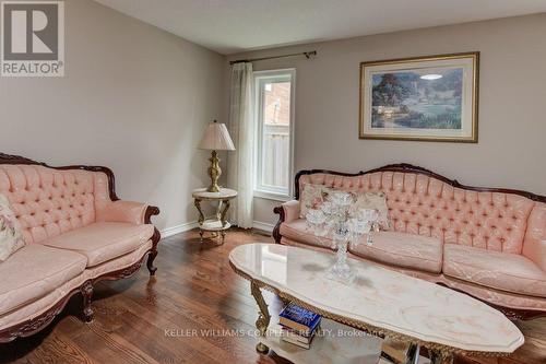 75 Riviera Ridge, Hamilton, ON - Indoor Photo Showing Living Room