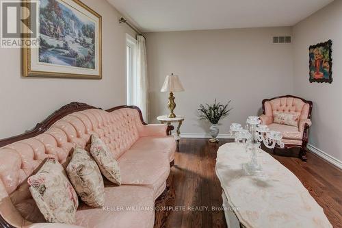 75 Riviera Ridge, Hamilton, ON - Indoor Photo Showing Living Room