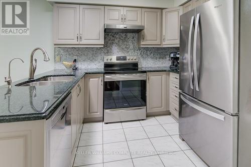 75 Riviera Ridge, Hamilton, ON - Indoor Photo Showing Kitchen With Upgraded Kitchen