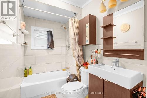 51 Robins Avenue, Hamilton, ON - Indoor Photo Showing Bathroom