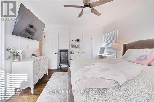 316 Barton Street, Hamilton, ON - Indoor Photo Showing Bedroom