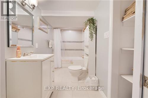 316 Barton Street, Hamilton, ON - Indoor Photo Showing Bathroom