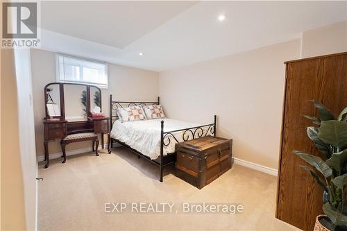 316 Barton Street, Hamilton, ON - Indoor Photo Showing Bedroom