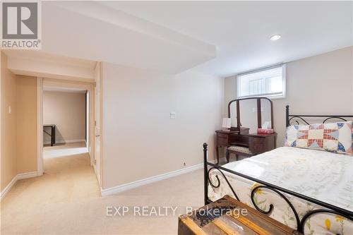 316 Barton Street, Hamilton, ON - Indoor Photo Showing Bedroom