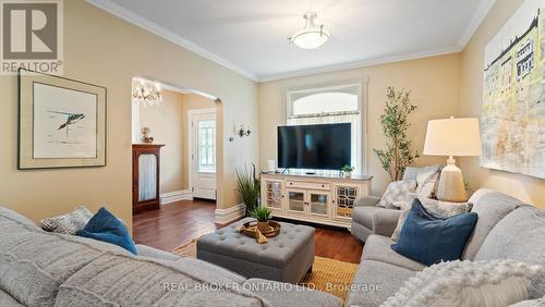 83 Willow Street, Brant (Paris), ON - Indoor Photo Showing Living Room