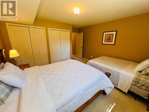 4828 Firland Close, Radium Hot Springs, BC - Indoor Photo Showing Bedroom