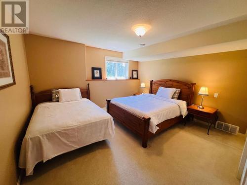 4828 Firland Close, Radium Hot Springs, BC - Indoor Photo Showing Bedroom