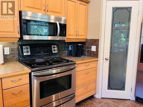 4828 Firland Close, Radium Hot Springs, BC - Indoor Photo Showing Kitchen