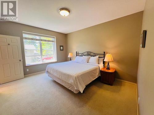 4828 Firland Close, Radium Hot Springs, BC - Indoor Photo Showing Bedroom