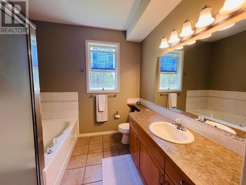 4828 Firland Close, Radium Hot Springs, BC - Indoor Photo Showing Bathroom