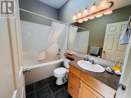 4828 Firland Close, Radium Hot Springs, BC - Indoor Photo Showing Bathroom