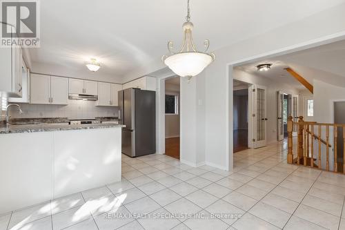 3251 Bloomfield Drive, Mississauga (Lisgar), ON - Indoor Photo Showing Kitchen