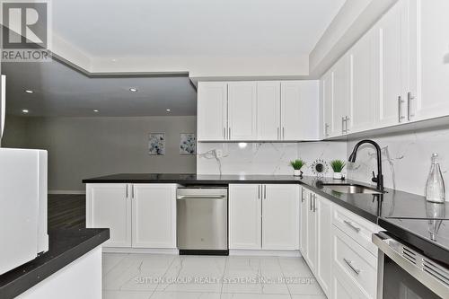 84 - 1250 Mississauga Valley Boulevard, Mississauga, ON - Indoor Photo Showing Kitchen With Upgraded Kitchen