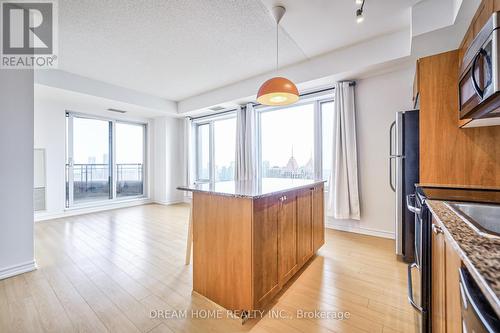 3205 - 385 Prince Of Wales Drive, Mississauga, ON - Indoor Photo Showing Kitchen