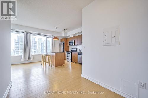 3205 - 385 Prince Of Wales Drive, Mississauga, ON - Indoor Photo Showing Kitchen