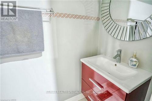 2085 Ashmore Drive, Oakville, ON - Indoor Photo Showing Bathroom