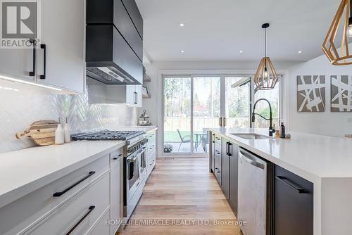 862 Kennedy Road, Innisfil (Alcona), ON - Indoor Photo Showing Kitchen With Upgraded Kitchen