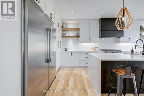 862 Kennedy Road, Innisfil (Alcona), ON - Indoor Photo Showing Kitchen With Upgraded Kitchen