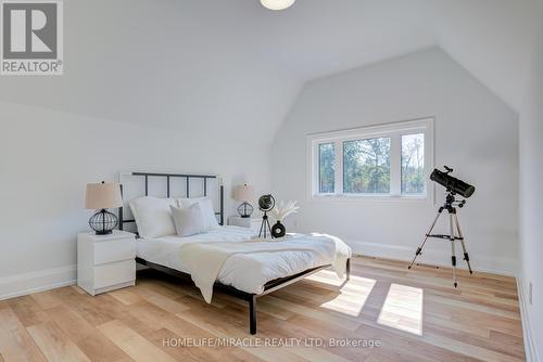 862 Kennedy Road, Innisfil (Alcona), ON - Indoor Photo Showing Bedroom