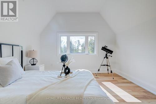 862 Kennedy Road, Innisfil (Alcona), ON - Indoor Photo Showing Bedroom