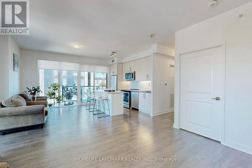 614 - 85 Oneida Crescent, Richmond Hill (Langstaff), ON - Indoor Photo Showing Living Room