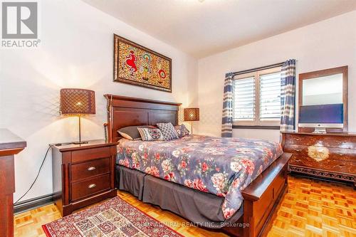 9 Amalfi Court, Vaughan (West Woodbridge), ON - Indoor Photo Showing Bedroom