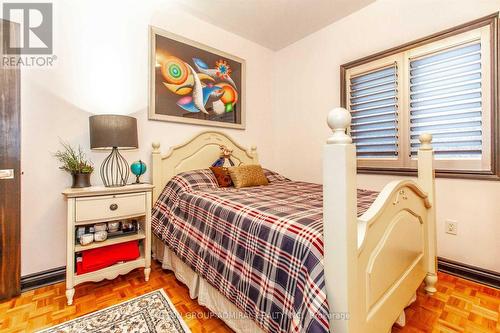 9 Amalfi Court, Vaughan (West Woodbridge), ON - Indoor Photo Showing Bedroom