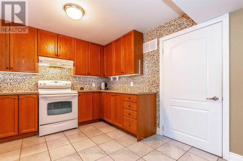 9 Amalfi Court, Vaughan (West Woodbridge), ON - Indoor Photo Showing Kitchen