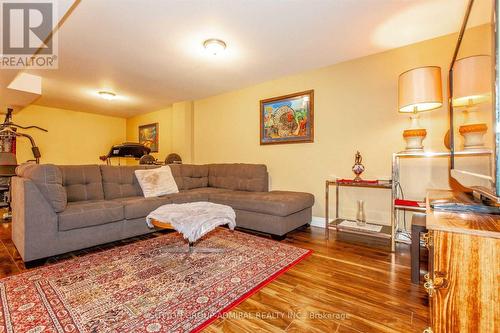 9 Amalfi Court, Vaughan (West Woodbridge), ON - Indoor Photo Showing Living Room