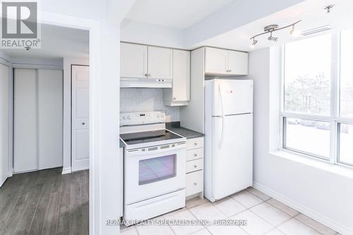 209 - 4640 Kimbermount Avenue, Mississauga, ON - Indoor Photo Showing Kitchen