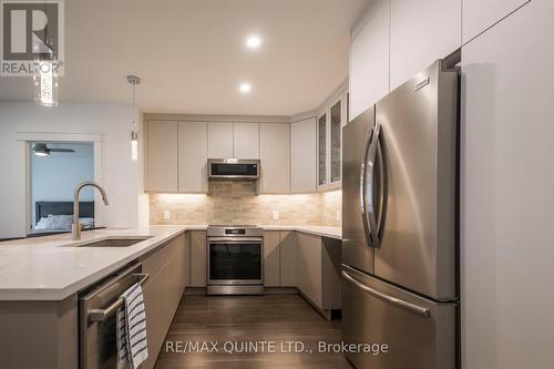 407 - 17 Cleave Avenue, Prince Edward County (Picton), ON - Indoor Photo Showing Kitchen With Upgraded Kitchen