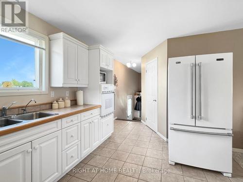 953 Airport Parkway, Belleville, ON - Indoor Photo Showing Kitchen With Double Sink