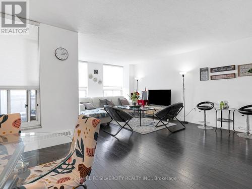 708 - 130 Neptune Drive, Toronto C04, ON - Indoor Photo Showing Living Room