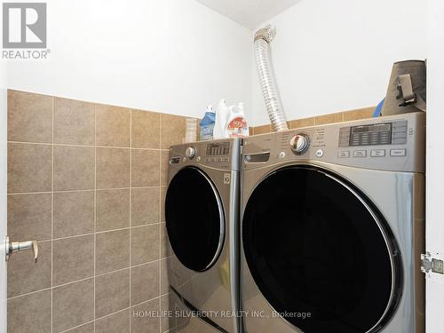 708 - 130 Neptune Drive, Toronto C04, ON - Indoor Photo Showing Laundry Room