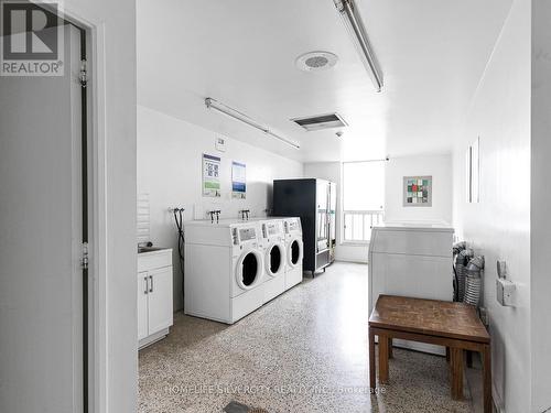 708 - 130 Neptune Drive, Toronto C04, ON - Indoor Photo Showing Laundry Room