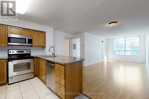 502 - 30 Grand Trunk Crescent, Toronto C01, ON - Indoor Photo Showing Kitchen