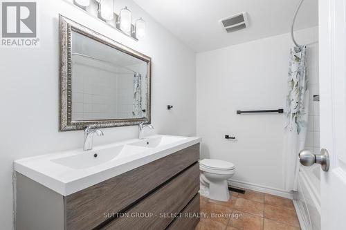 36 - 110 Deveron Crescent, London, ON - Indoor Photo Showing Bathroom