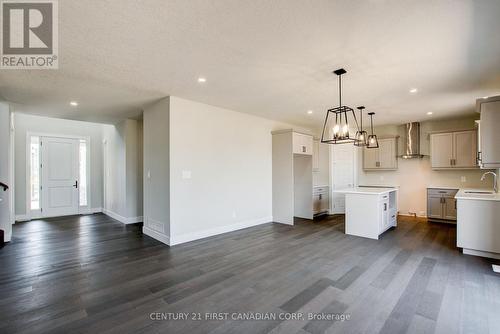 100 Aspen Circle, Thames Centre (Thorndale), ON - Indoor Photo Showing Kitchen