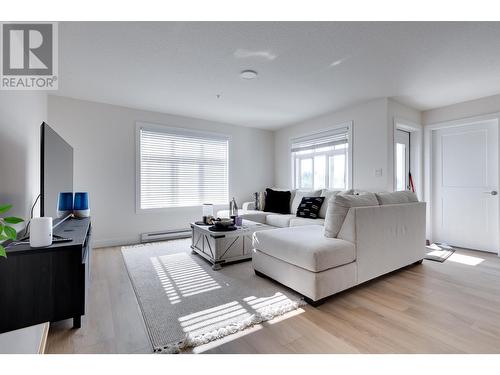 202 4278 22Nd Avenue, Prince George, BC - Indoor Photo Showing Living Room