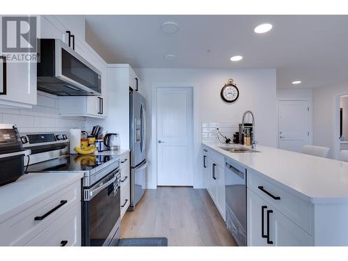 202 4278 22Nd Avenue, Prince George, BC - Indoor Photo Showing Kitchen With Upgraded Kitchen