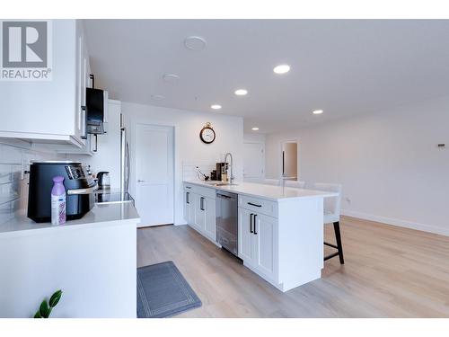 202 4278 22Nd Avenue, Prince George, BC - Indoor Photo Showing Kitchen