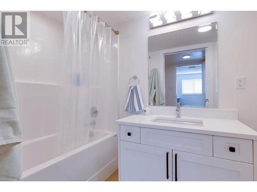 202 4278 22Nd Avenue, Prince George, BC - Indoor Photo Showing Bathroom