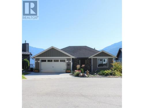 4551 71 Avenue Ne, Salmon Arm, BC - Outdoor With Facade