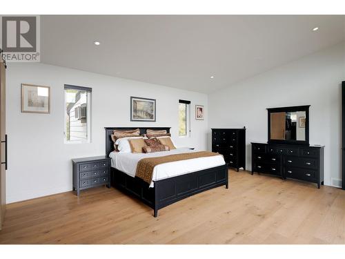 132 Sunset Boulevard, Vernon, BC - Indoor Photo Showing Bedroom