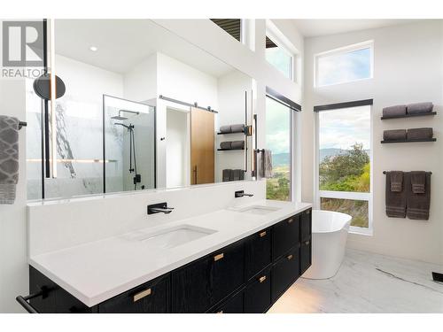 132 Sunset Boulevard, Vernon, BC - Indoor Photo Showing Bathroom